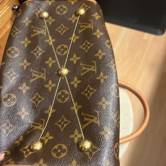 Louis Vuitton handbag. - Picture 4 of 6